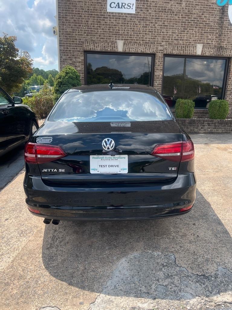 Volkswagen Jetta SE 6A 2016