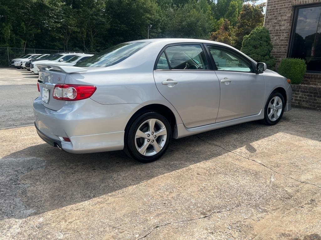 Toyota Corolla L 5-Speed MT 2012
