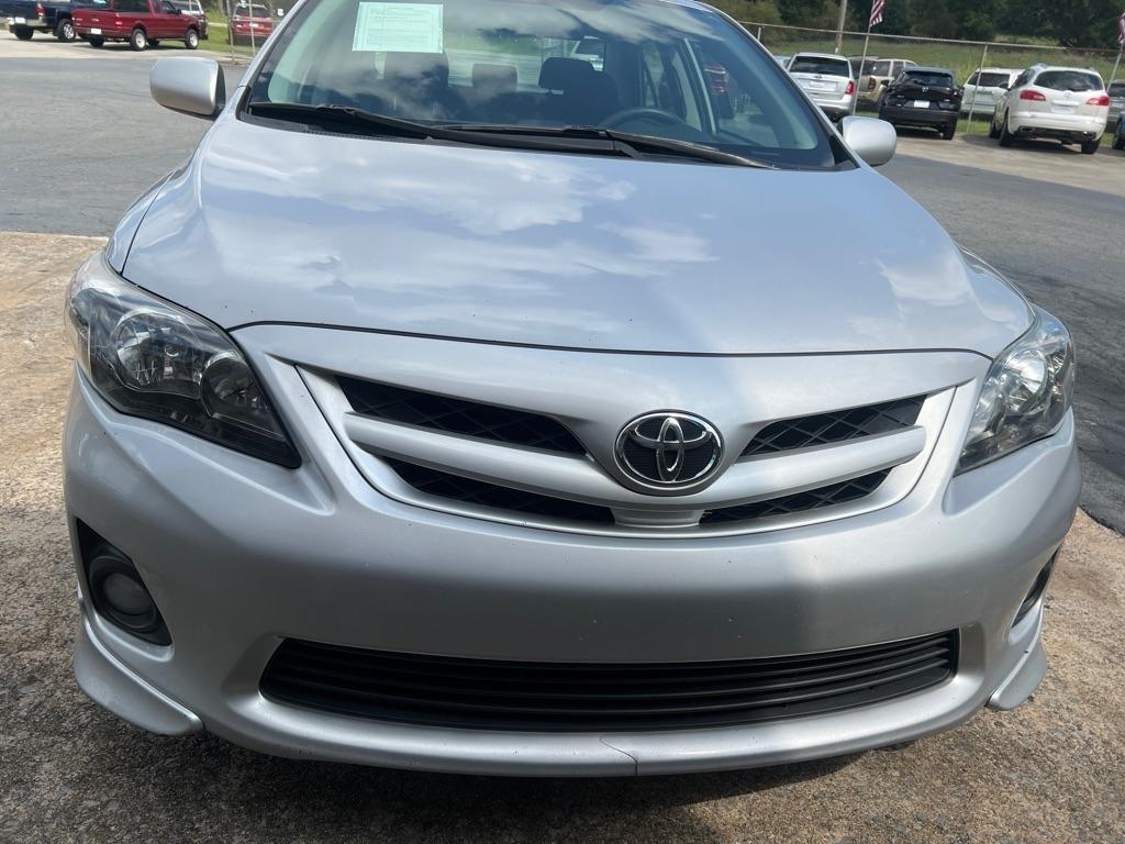 Toyota Corolla L 5-Speed MT 2012