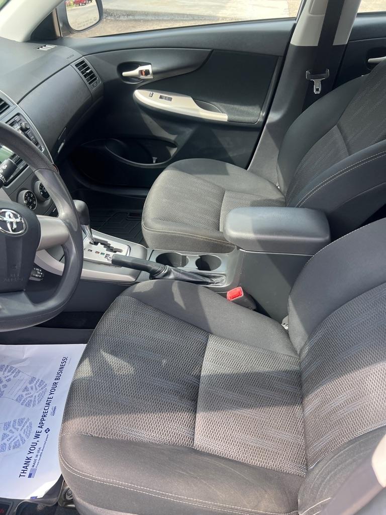 Toyota Corolla L 5-Speed MT 2012