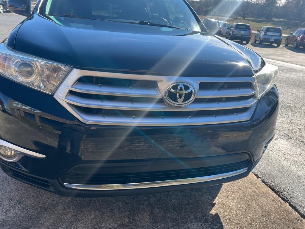 Toyota Highlander Base 4WD 2012