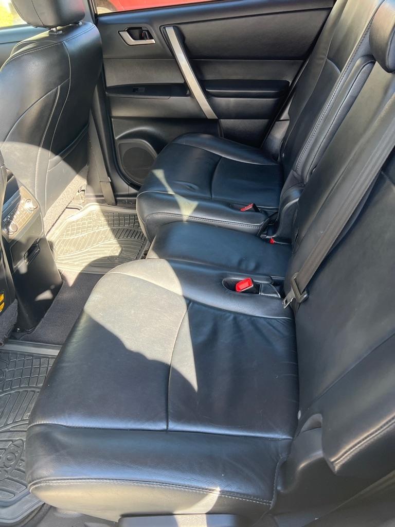Toyota Highlander Base 4WD 2012