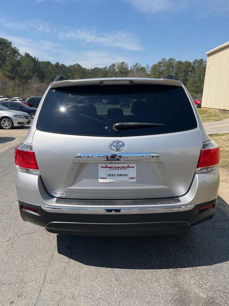 Toyota Highlander Base 2WD I4 2012