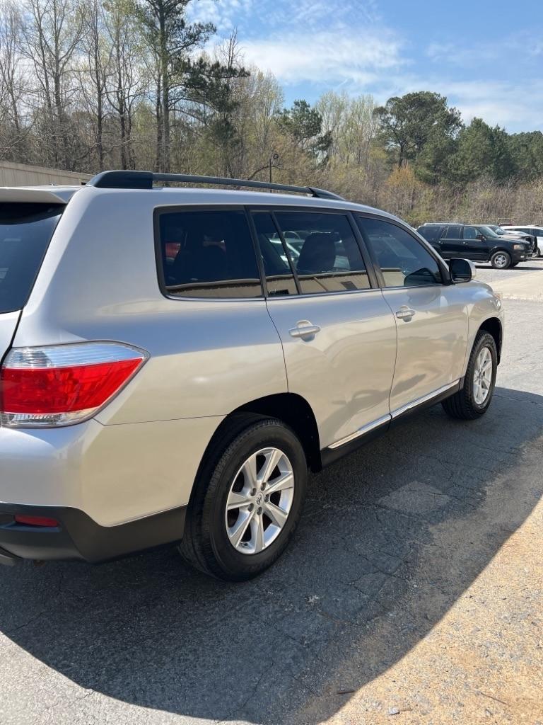 Toyota Highlander Base 2WD I4 2012