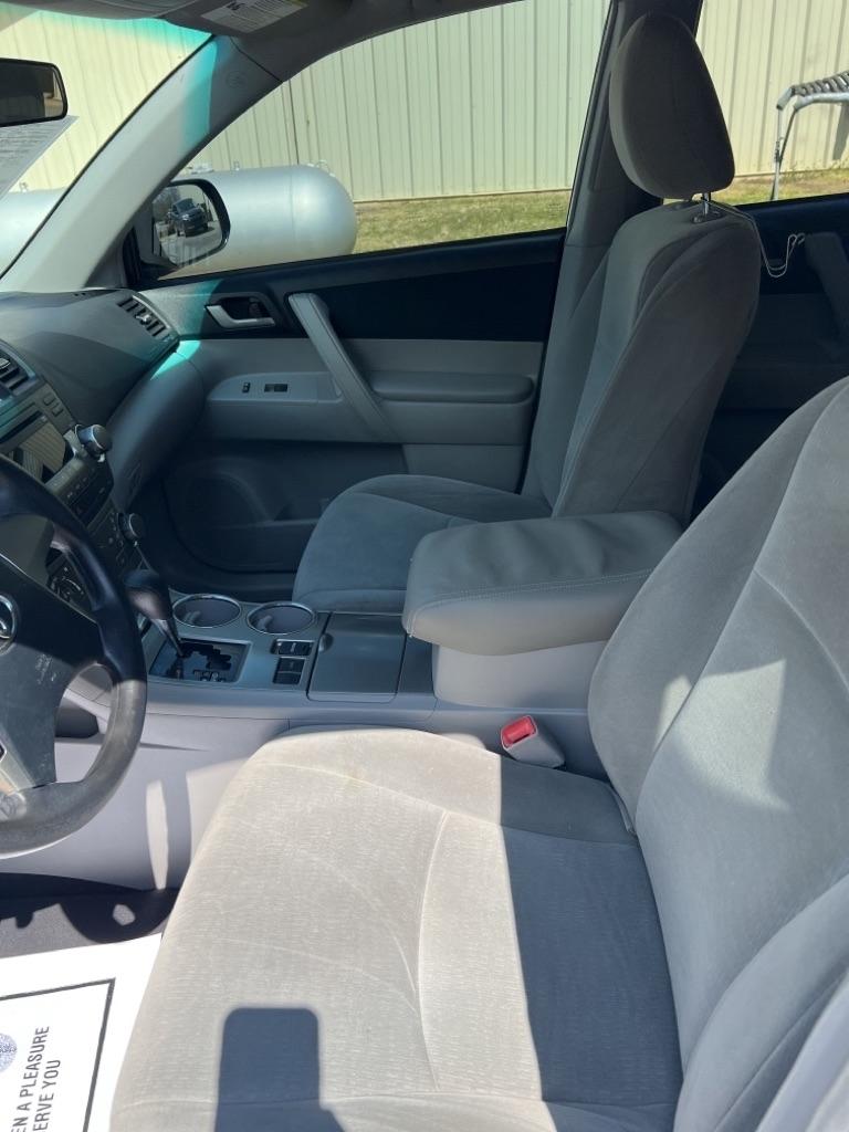 Toyota Highlander Base 2WD I4 2012
