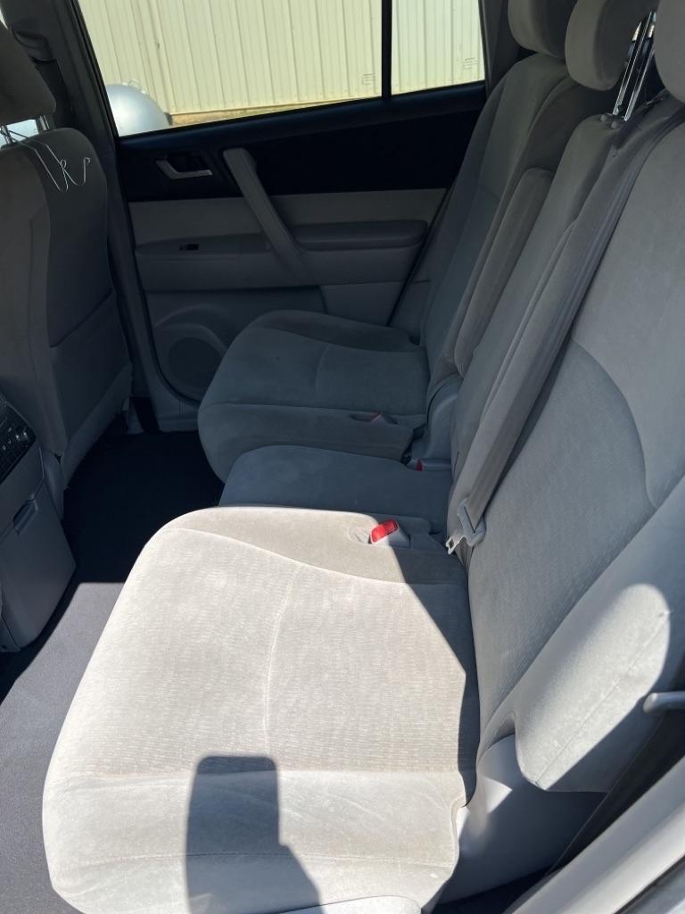 Toyota Highlander Base 2WD I4 2012
