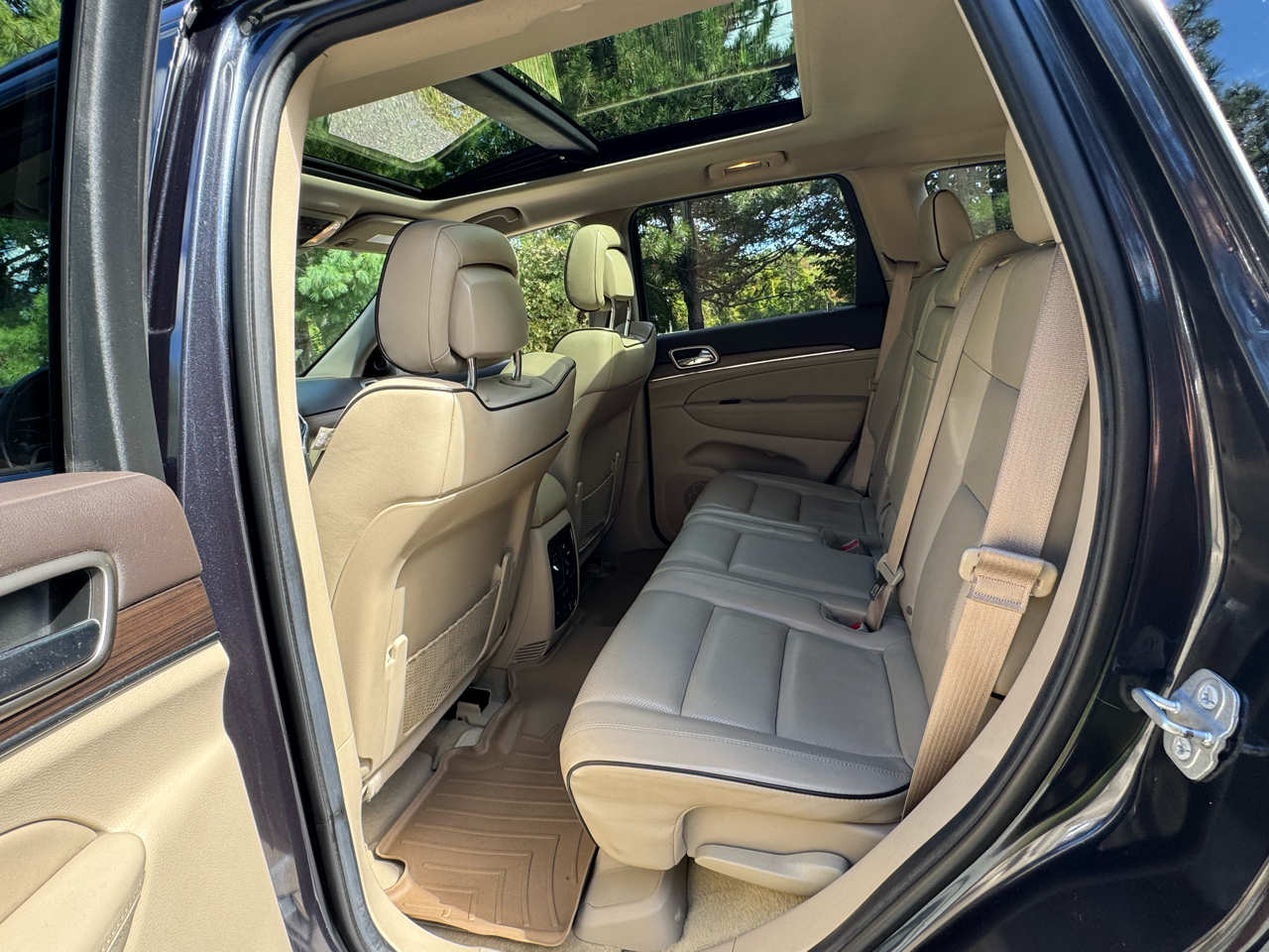 2014 Jeep Grand Cherokee Overland photo 2