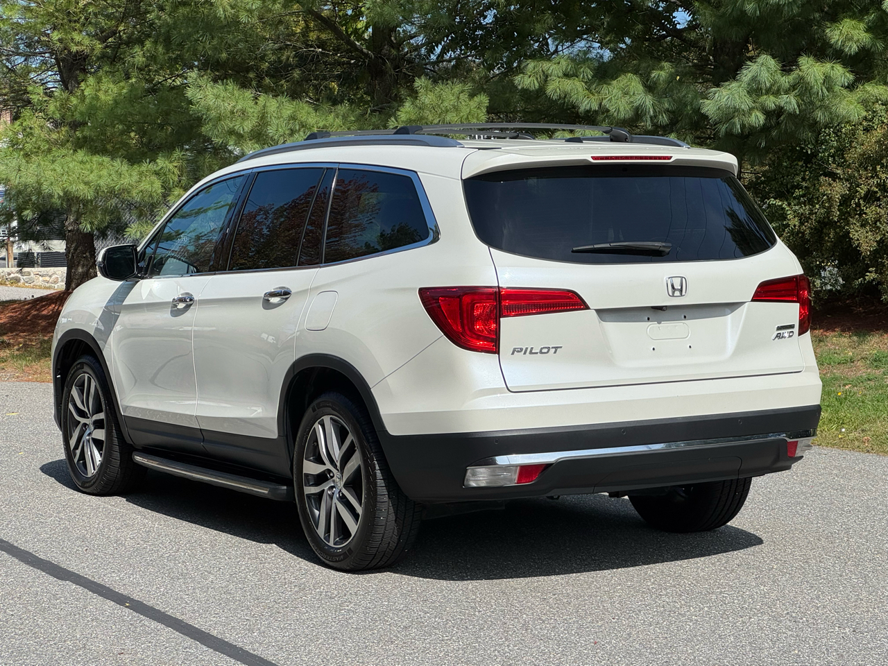2017 Honda Pilot Touring photo 3