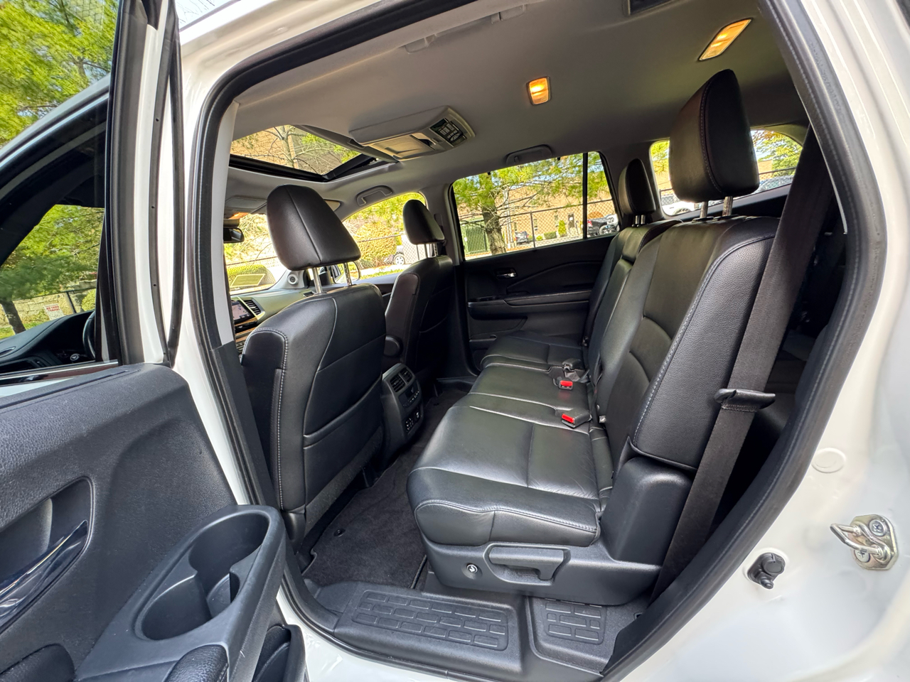 2017 Honda Pilot Touring photo 9