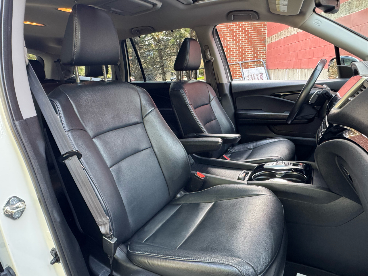 2017 Honda Pilot Touring photo 14
