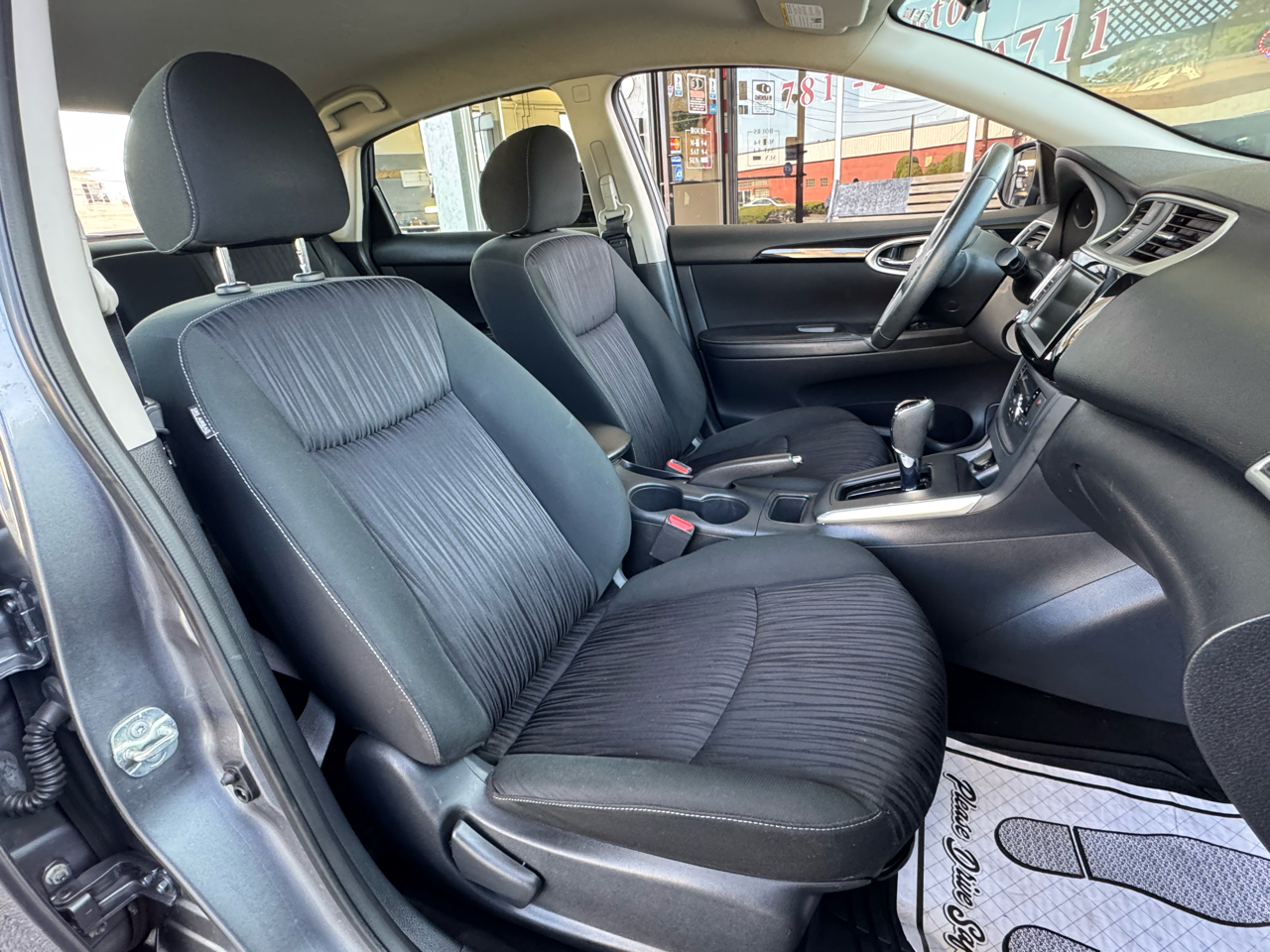 2019 Nissan Sentra SV photo 6