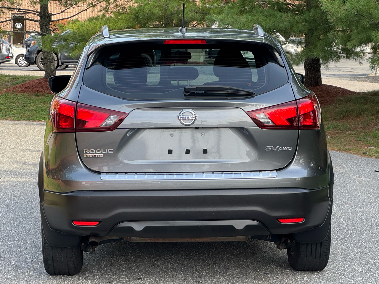 2018 Nissan Rogue Sport SV photo 2