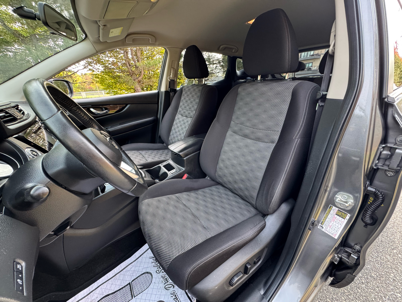 2018 Nissan Rogue Sport SV photo 4
