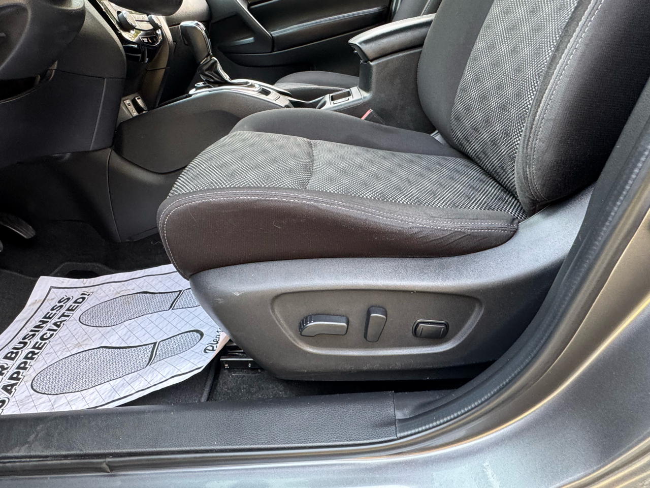 2018 Nissan Rogue Sport SV photo 11