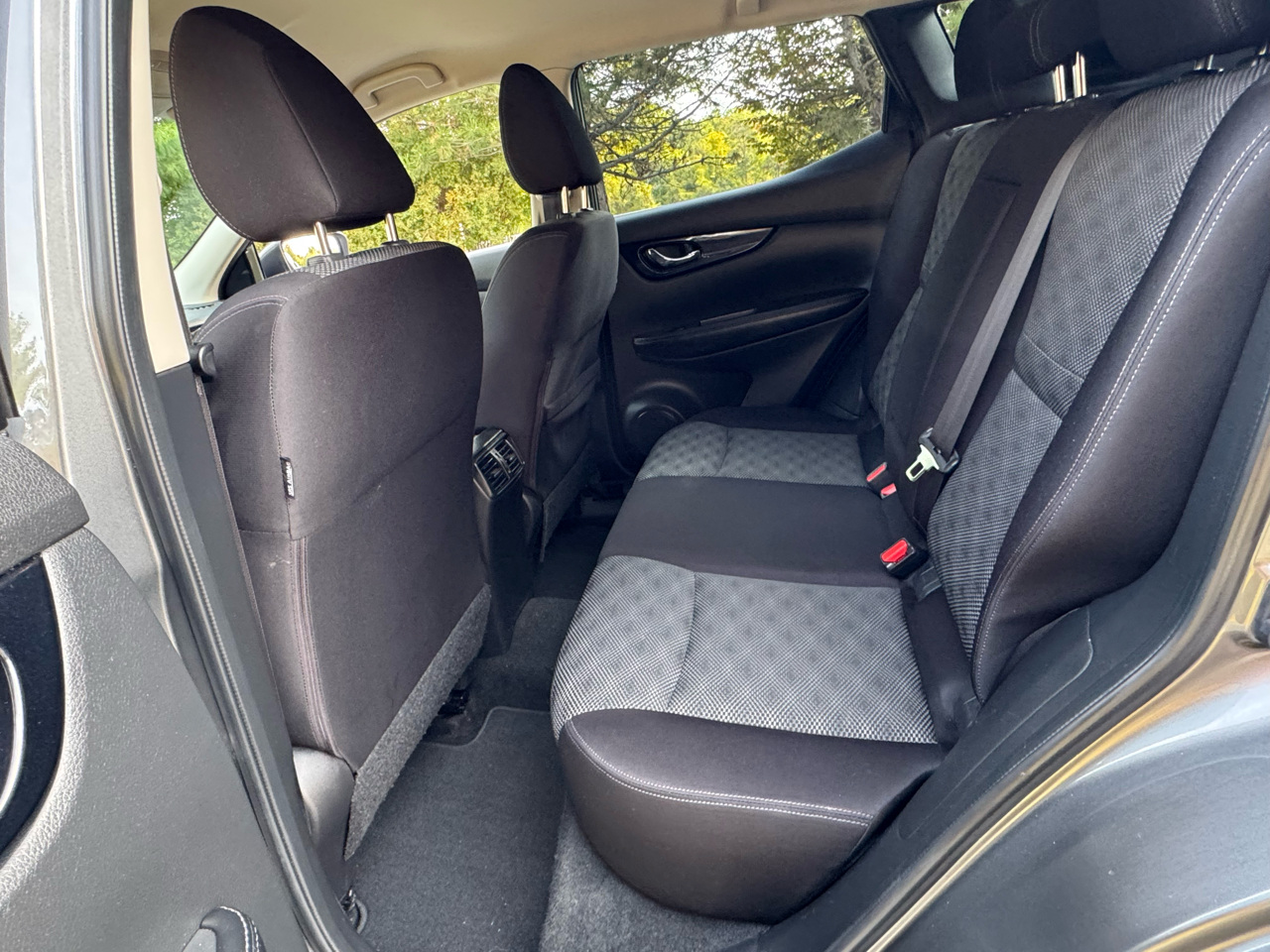 2018 Nissan Rogue Sport SV photo 5