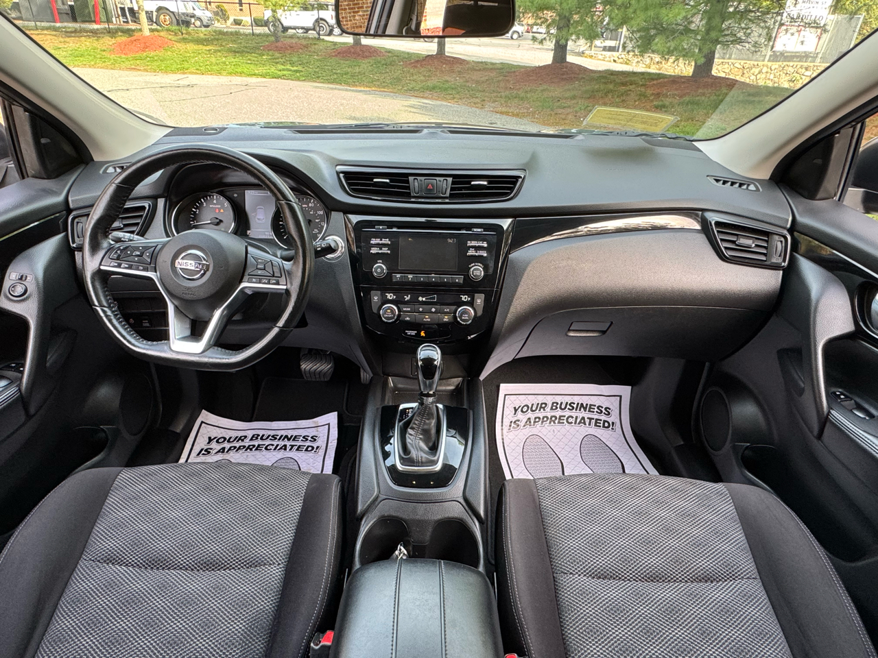 2018 Nissan Rogue Sport SV photo 3