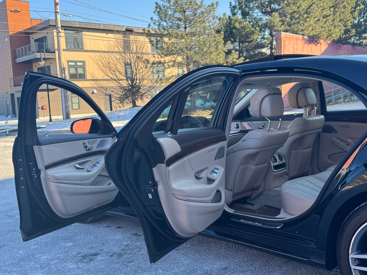 Mercedes-Benz S-Class 4dr Sdn S 550 4MATIC 2015