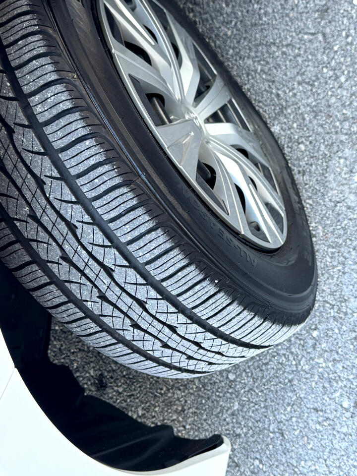 Toyota Camry Hybrid LE CVT (Natl) 2023