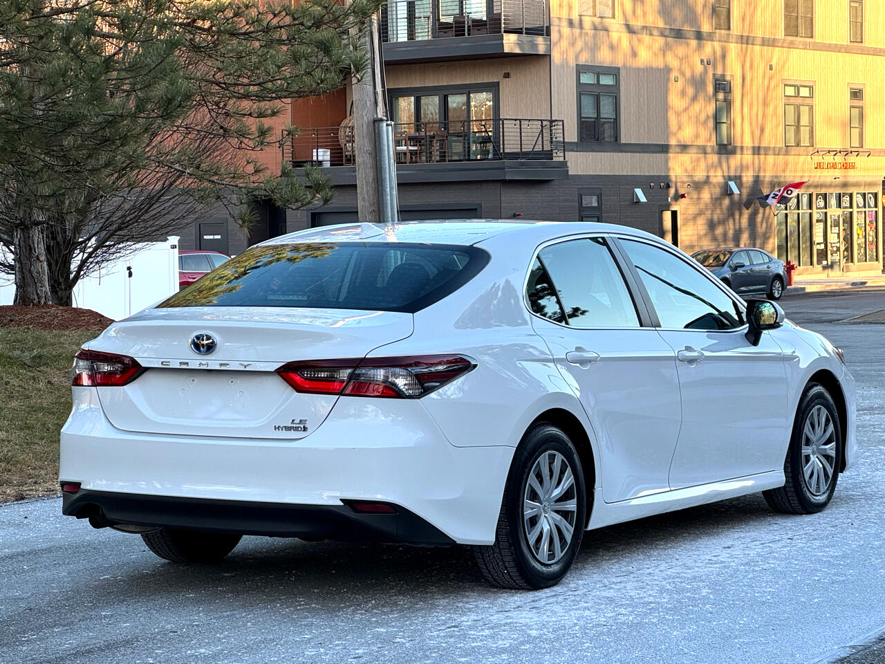 Toyota Camry Hybrid LE CVT (Natl) 2023