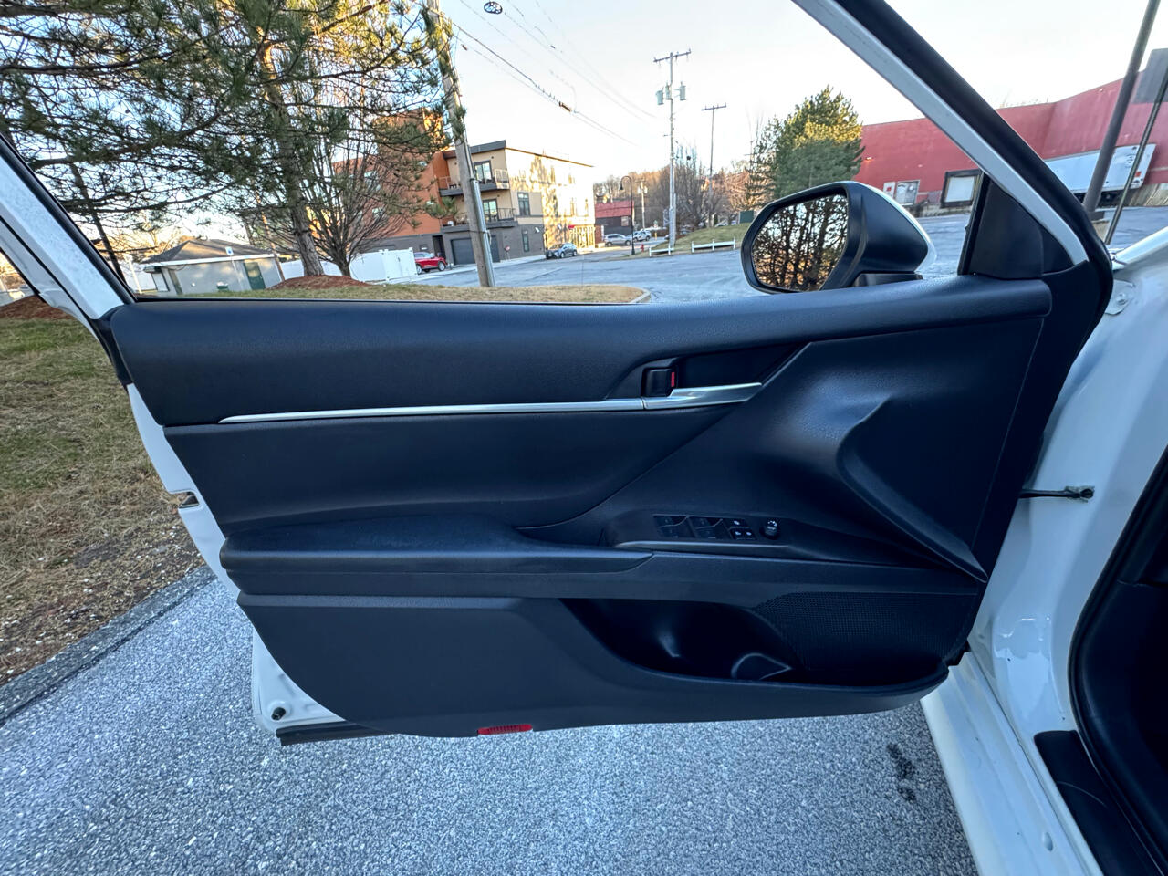 Toyota Camry Hybrid LE CVT (Natl) 2023