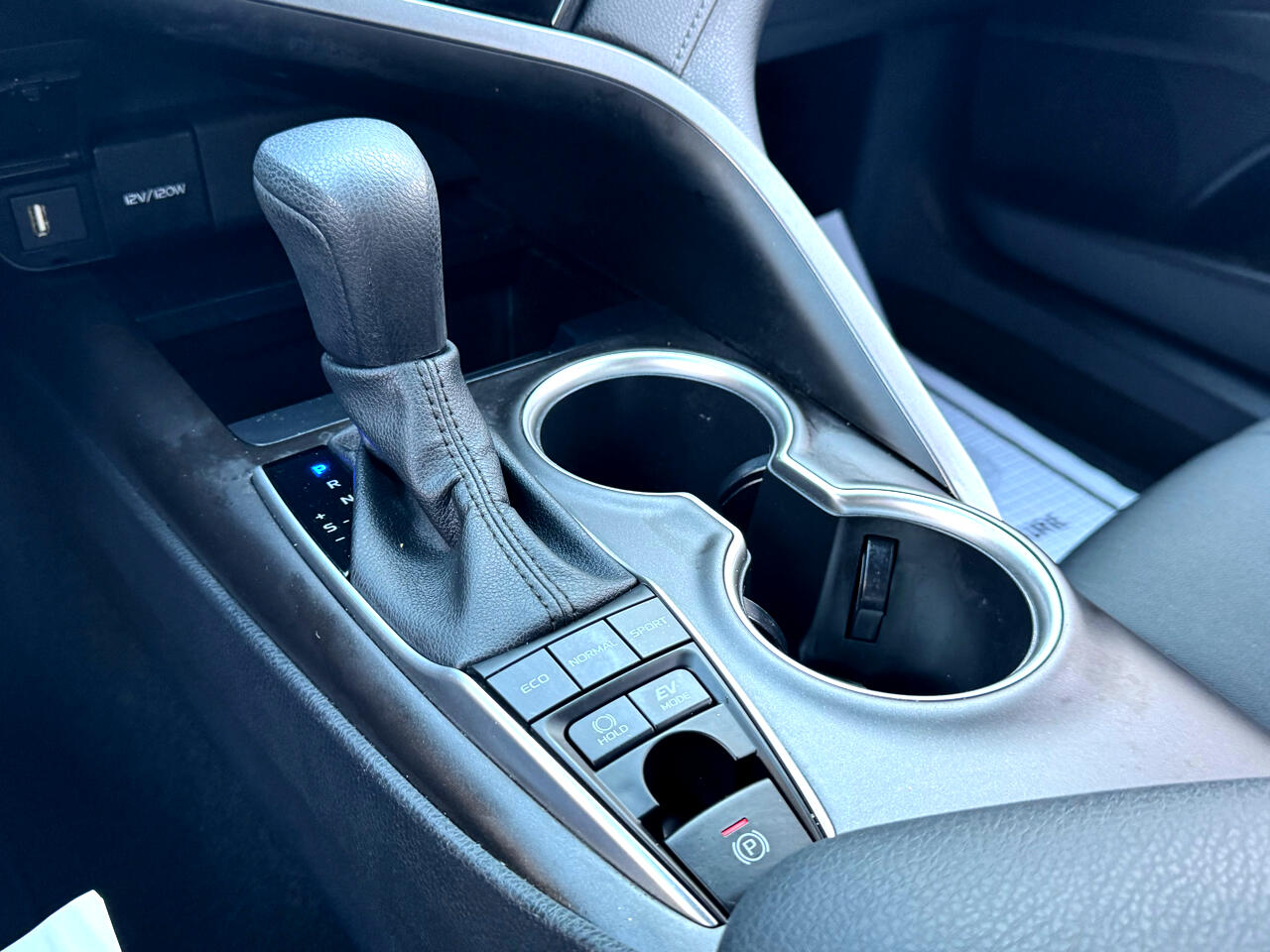 Toyota Camry Hybrid LE CVT (Natl) 2023