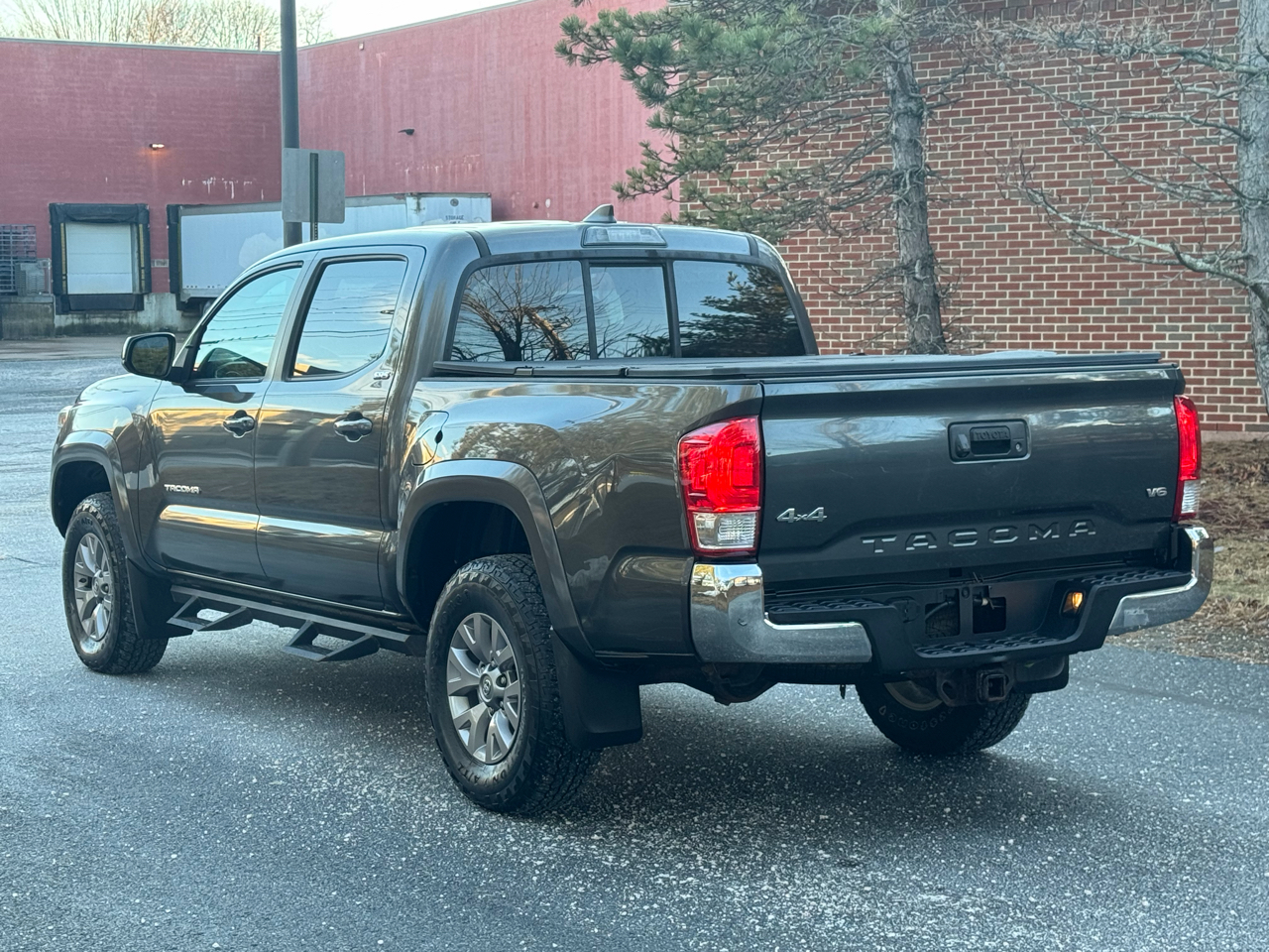 Toyota Tacoma 4WD Double Cab V6 AT SR5 (Natl) 2016