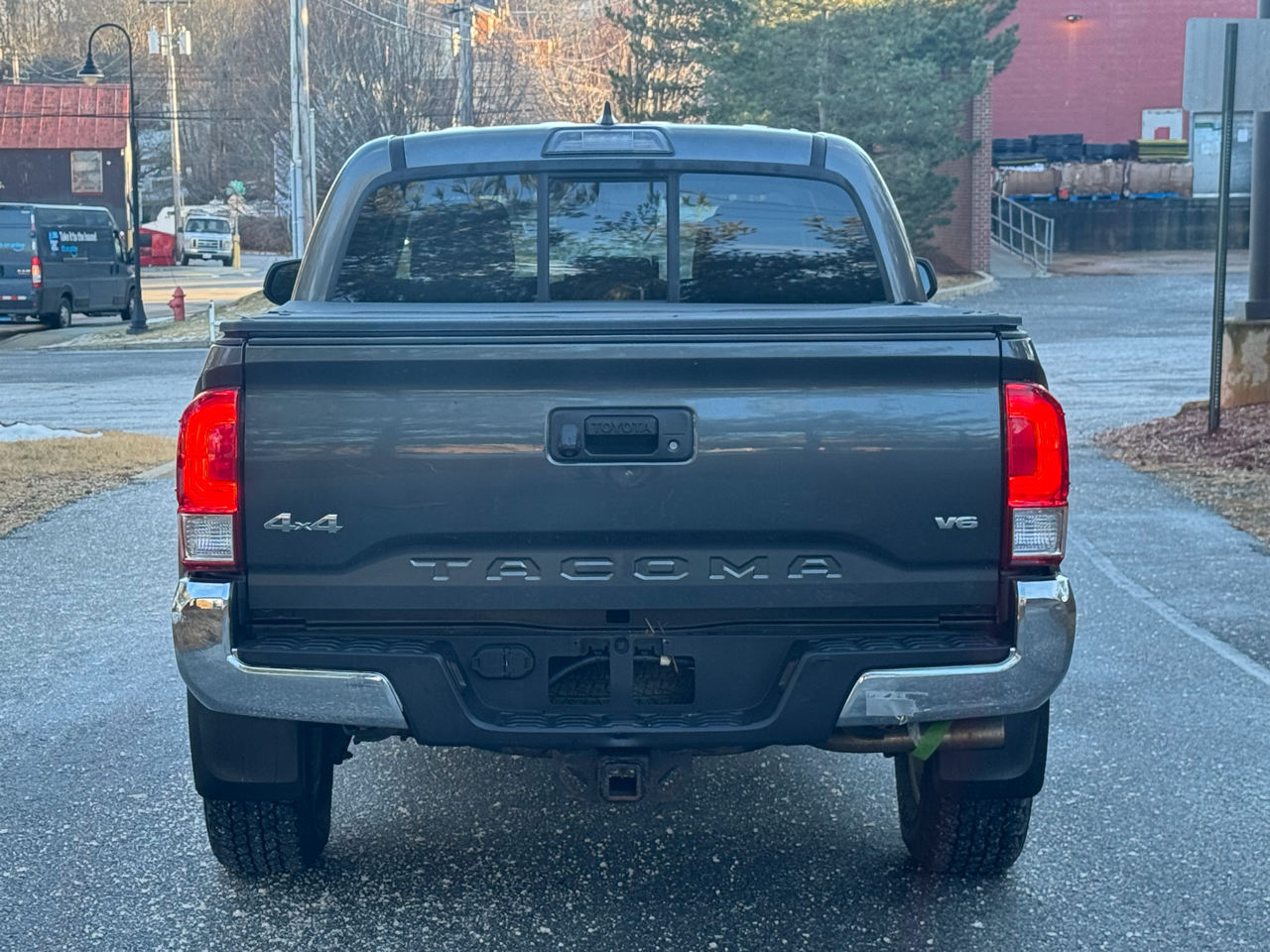 Toyota Tacoma 4WD Double Cab V6 AT SR5 (Natl) 2016