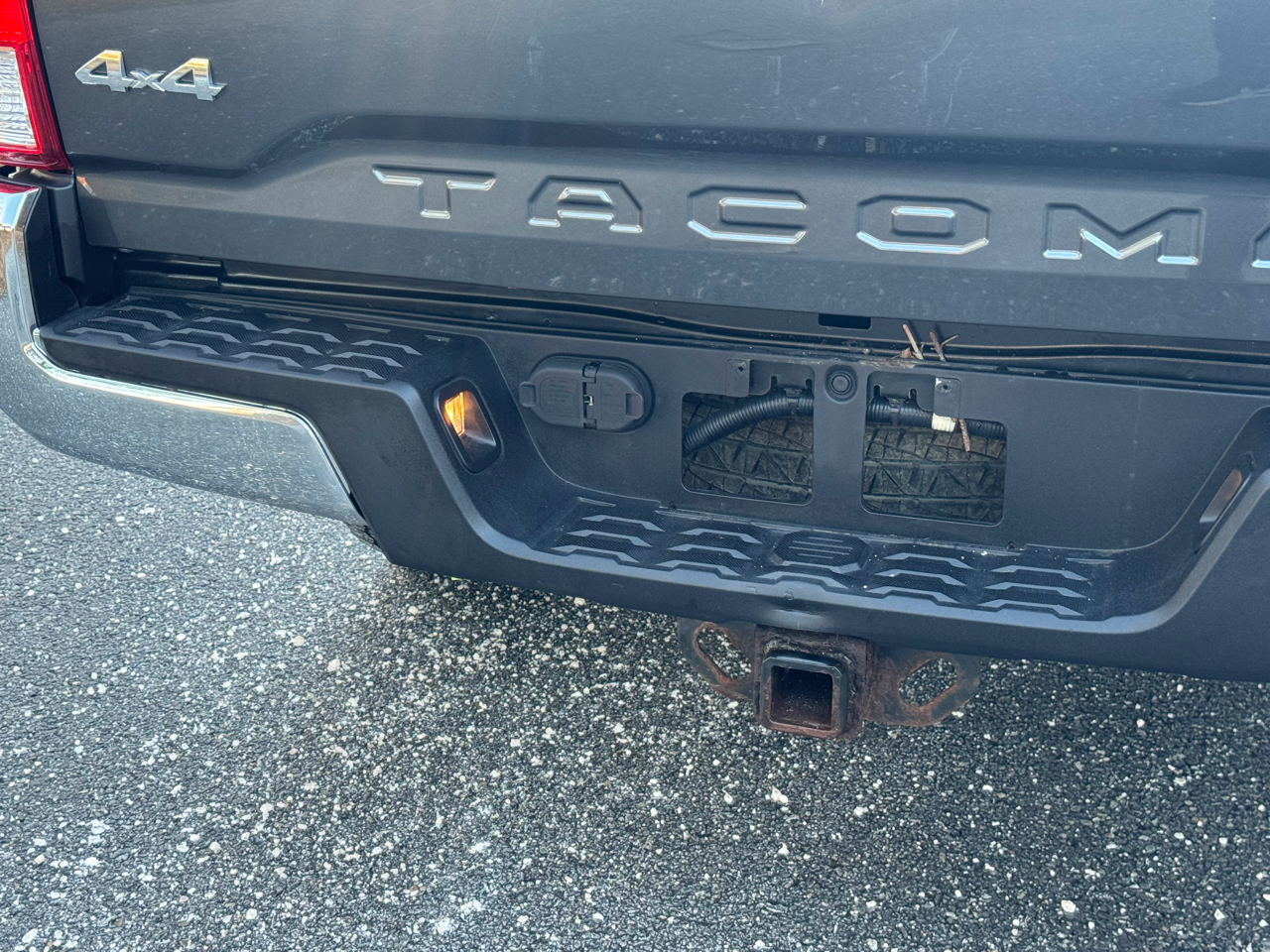 Toyota Tacoma 4WD Double Cab V6 AT SR5 (Natl) 2016