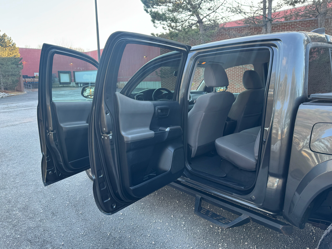 Toyota Tacoma 4WD Double Cab V6 AT SR5 (Natl) 2016