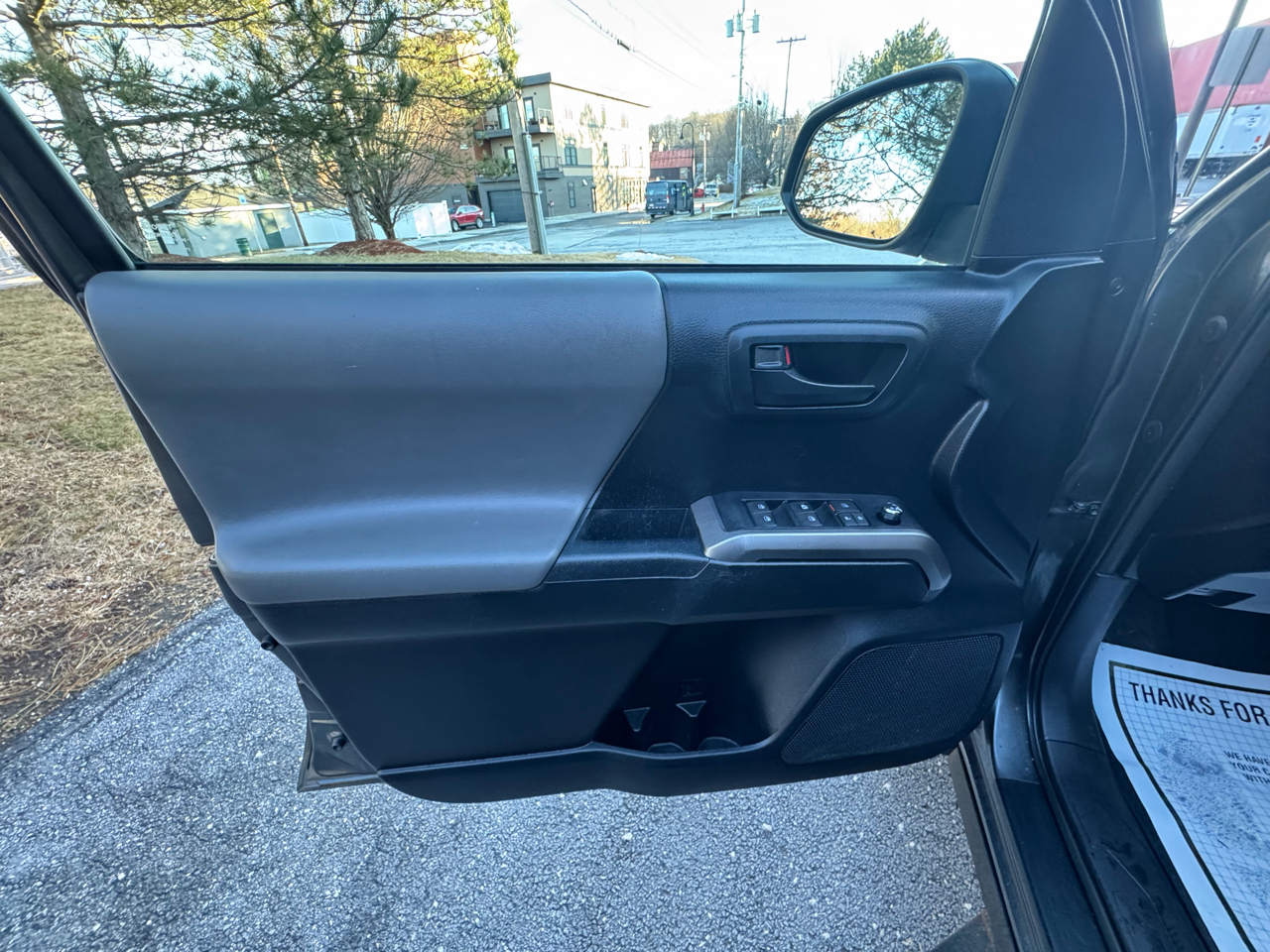 Toyota Tacoma 4WD Double Cab V6 AT SR5 (Natl) 2016