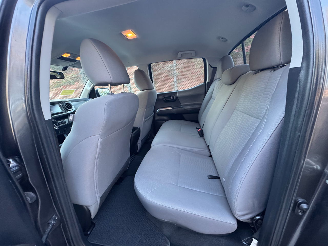 Toyota Tacoma 4WD Double Cab V6 AT SR5 (Natl) 2016