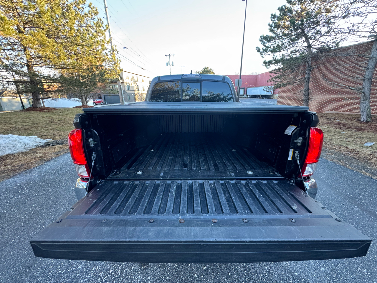 Toyota Tacoma 4WD Double Cab V6 AT SR5 (Natl) 2016