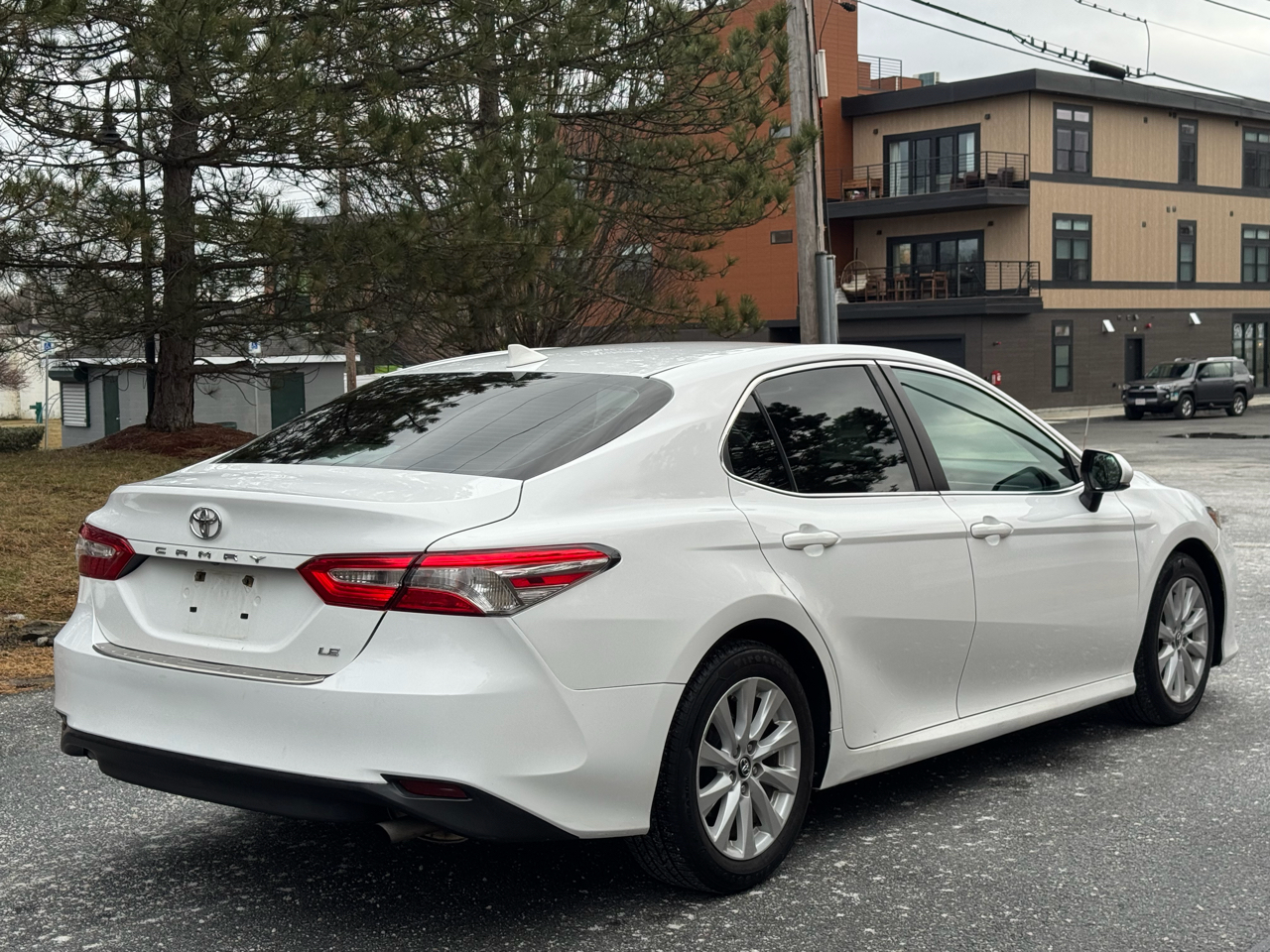 Toyota Camry LE Auto (Natl) 2020