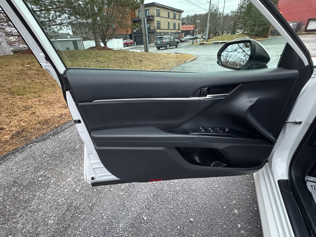 Toyota Camry LE Auto (Natl) 2020