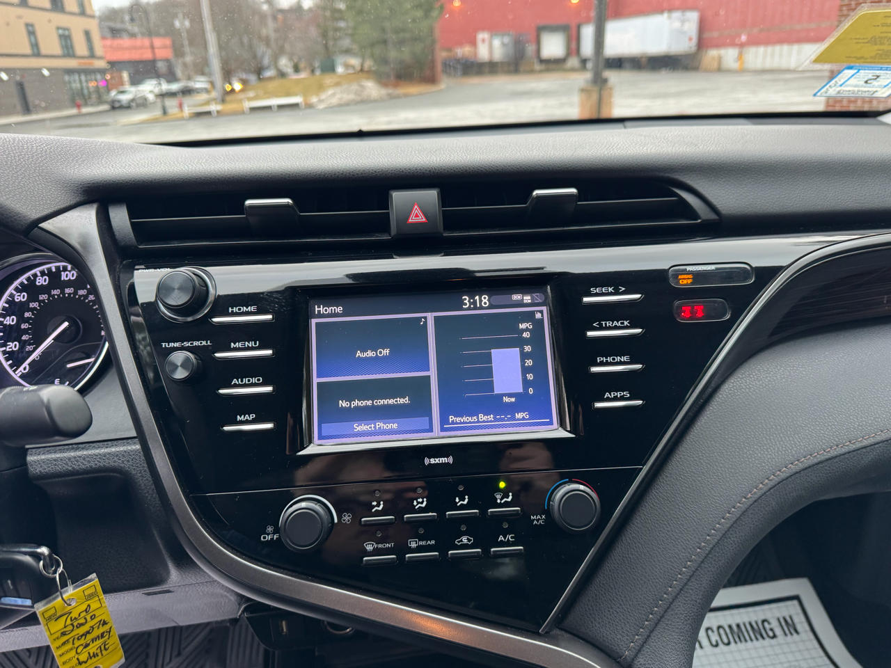 Toyota Camry LE Auto (Natl) 2020