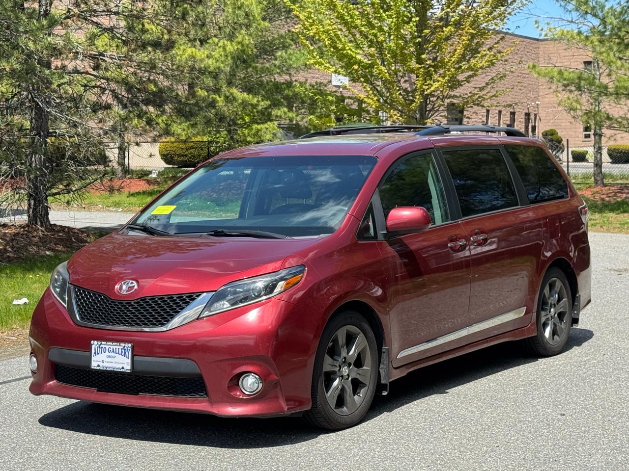 Toyota Sienna 5dr 8-Pass Van SE Premium FWD (Natl) 2016