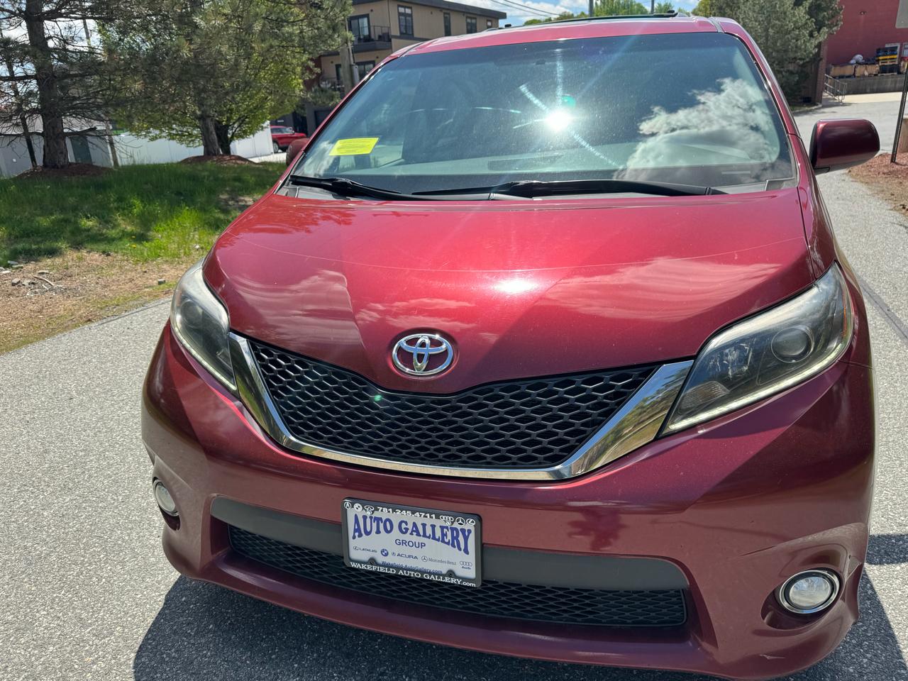 Toyota Sienna 5dr 8-Pass Van SE Premium FWD (Natl) 2016