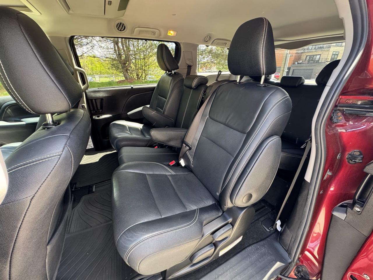 Toyota Sienna 5dr 8-Pass Van SE Premium FWD (Natl) 2016