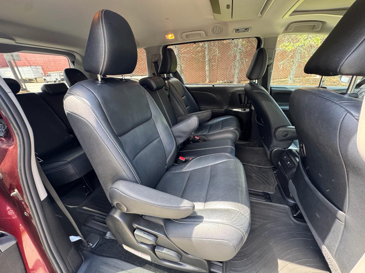 Toyota Sienna 5dr 8-Pass Van SE Premium FWD (Natl) 2016