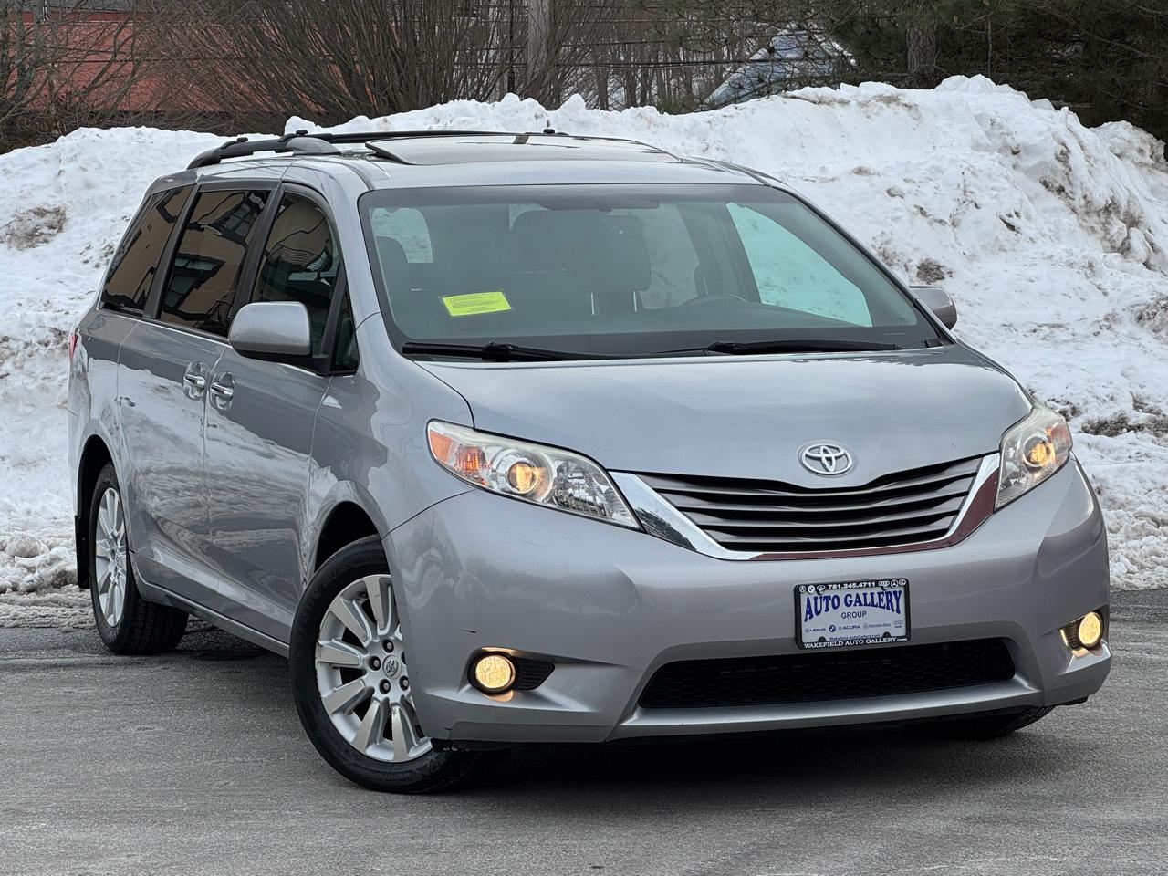 Toyota Sienna 5dr 7-Pass Van XLE Premium AWD (Natl) 2015