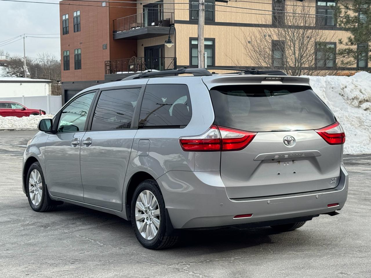 Toyota Sienna 5dr 7-Pass Van XLE Premium AWD (Natl) 2015