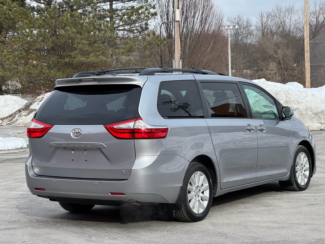 Toyota Sienna 5dr 7-Pass Van XLE Premium AWD (Natl) 2015