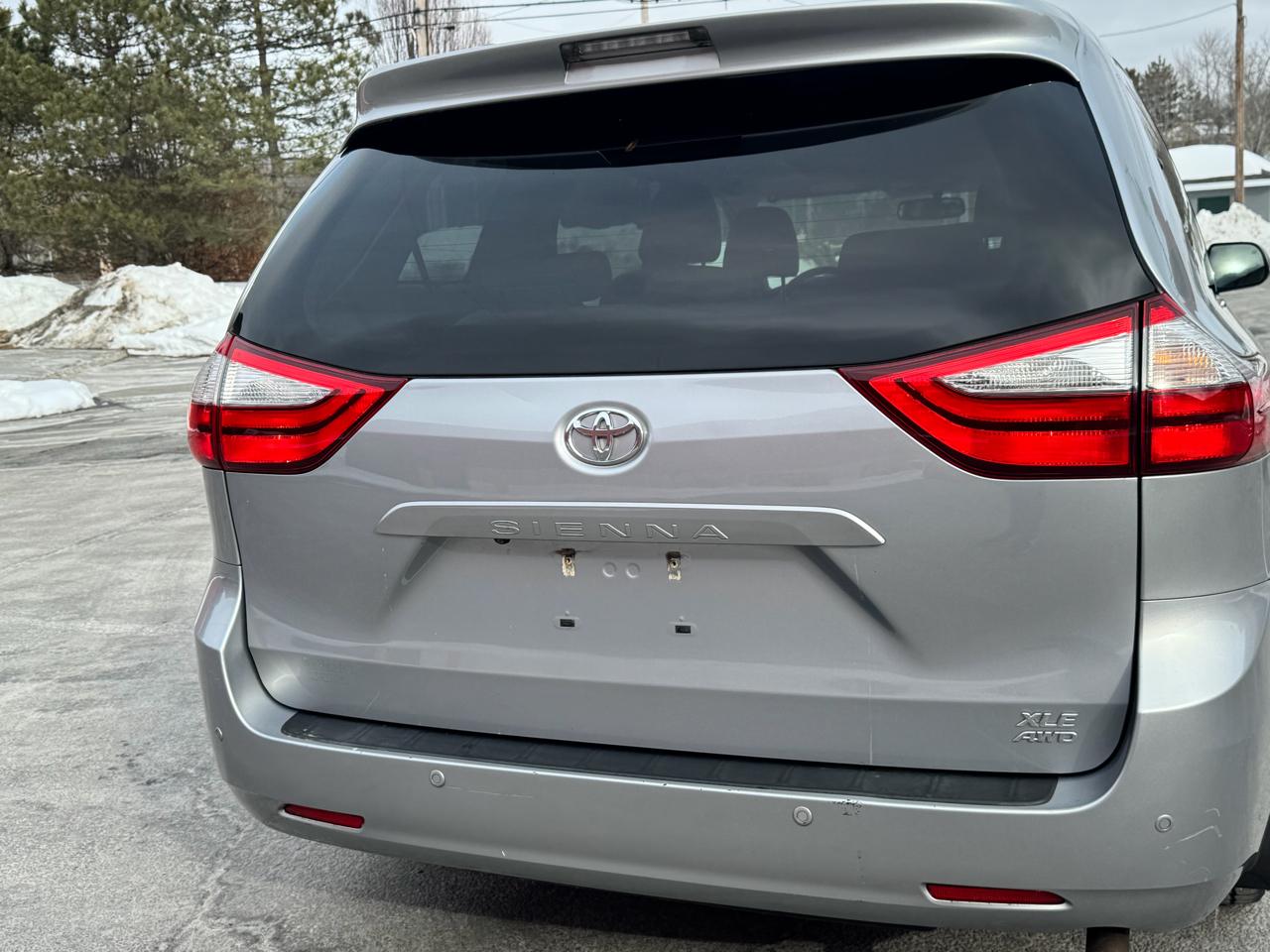 Toyota Sienna 5dr 7-Pass Van XLE Premium AWD (Natl) 2015