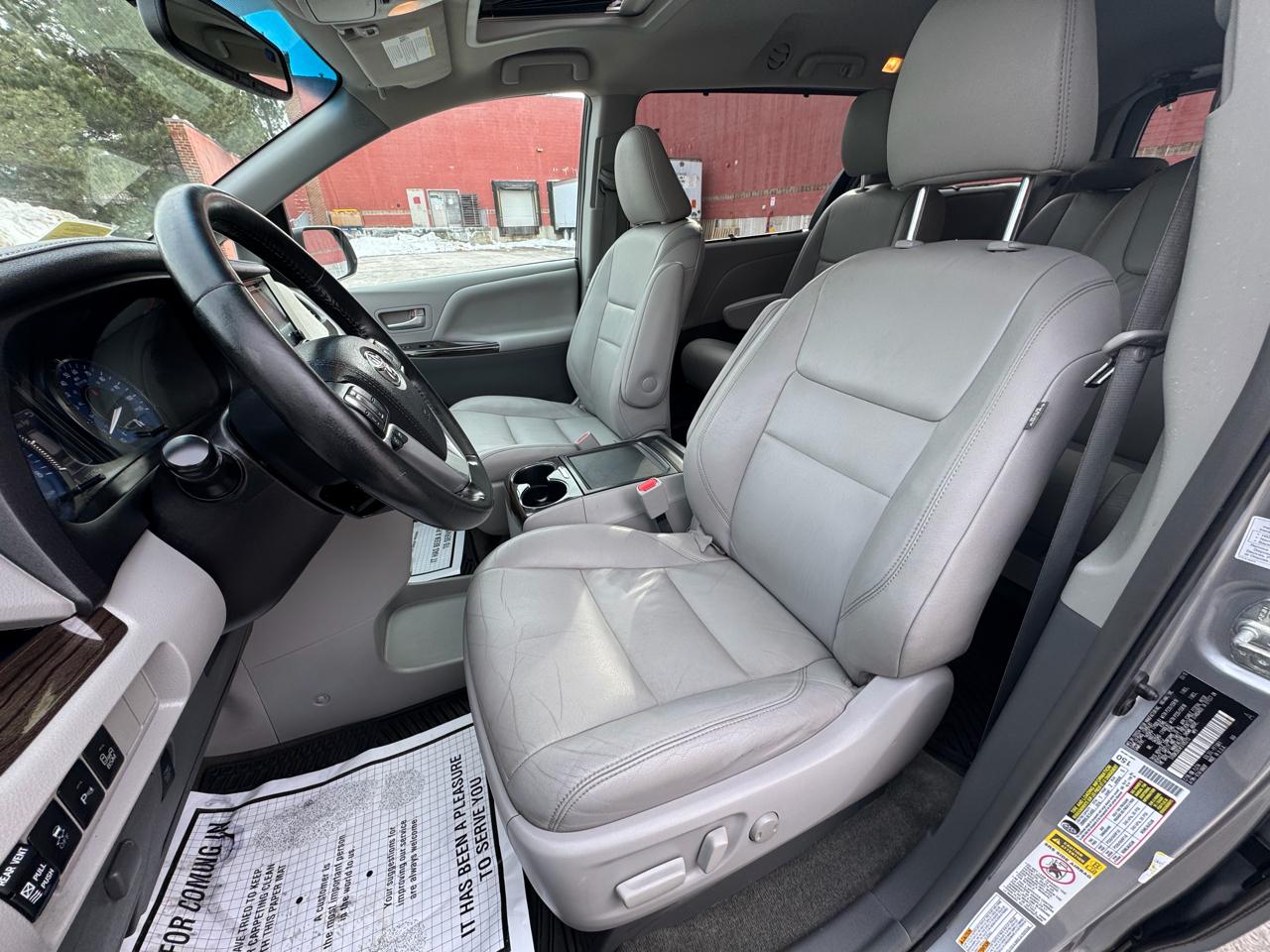 Toyota Sienna 5dr 7-Pass Van XLE Premium AWD (Natl) 2015