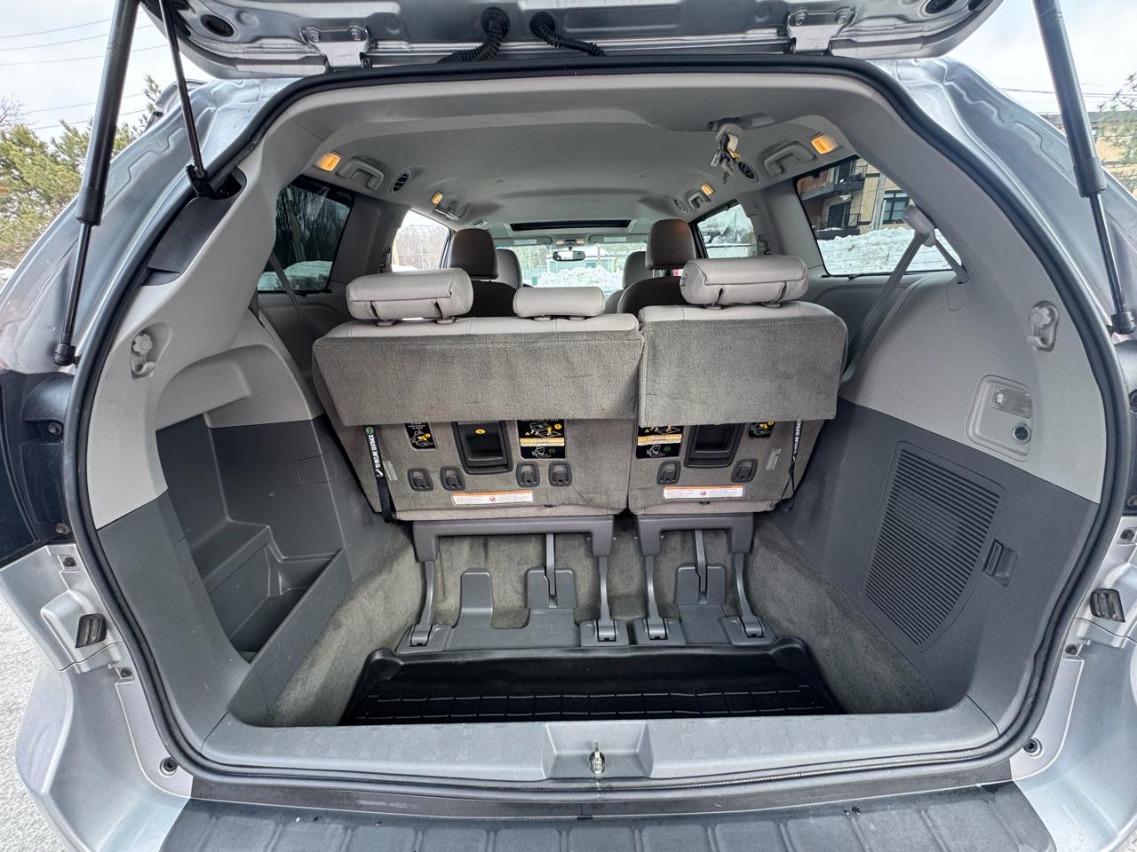 Toyota Sienna 5dr 7-Pass Van XLE Premium AWD (Natl) 2015