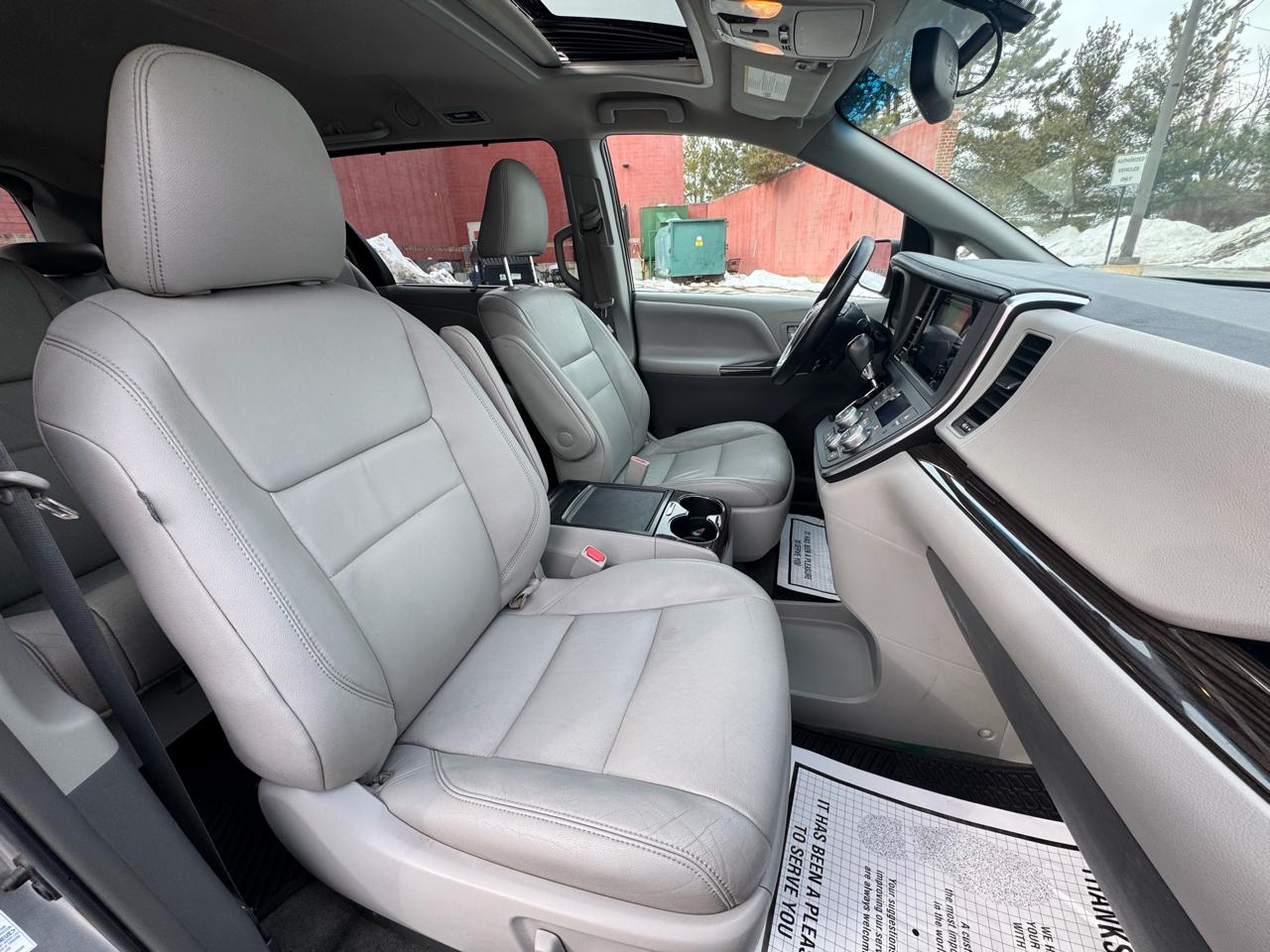 Toyota Sienna 5dr 7-Pass Van XLE Premium AWD (Natl) 2015