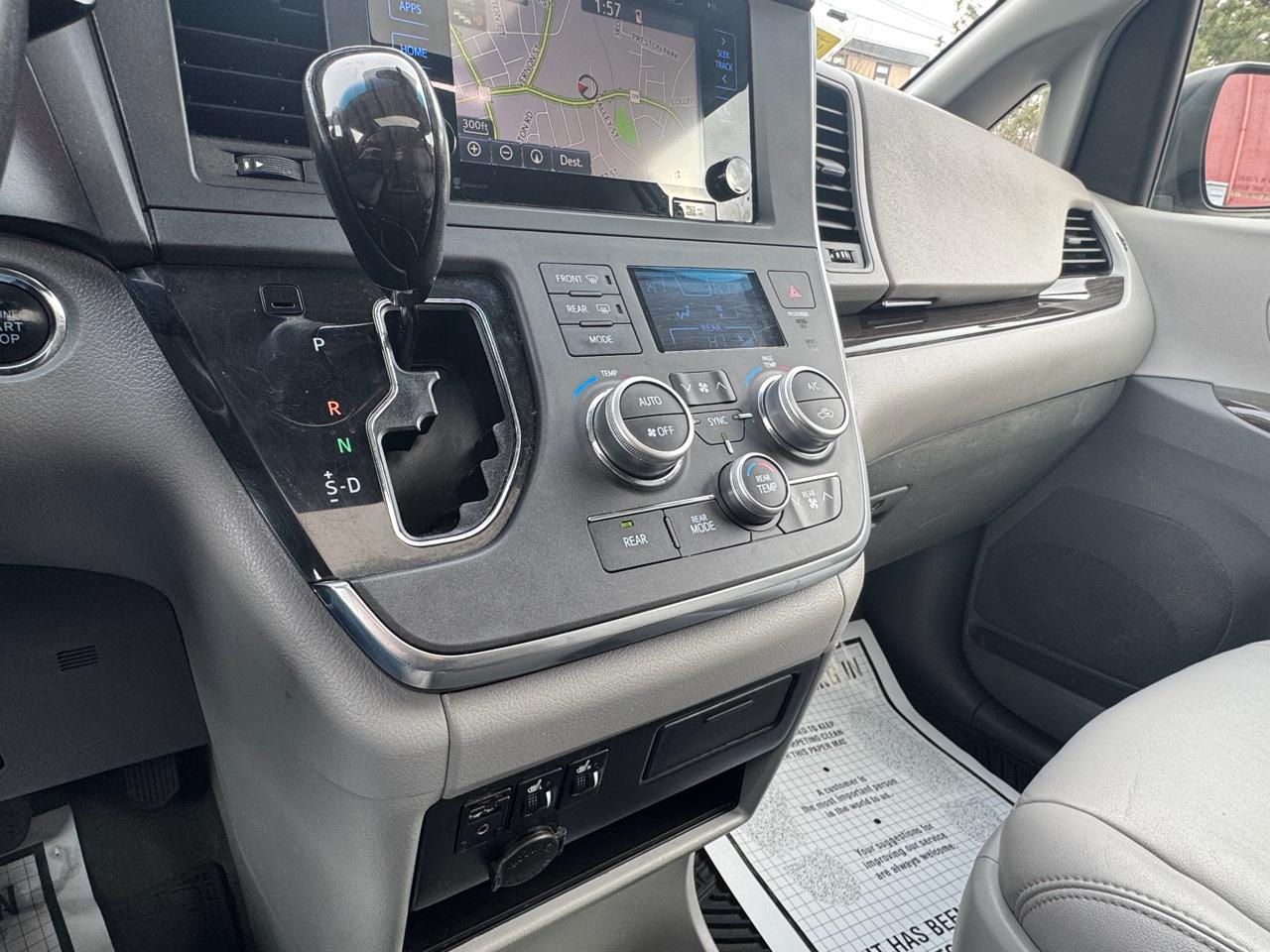 Toyota Sienna 5dr 7-Pass Van XLE Premium AWD (Natl) 2015