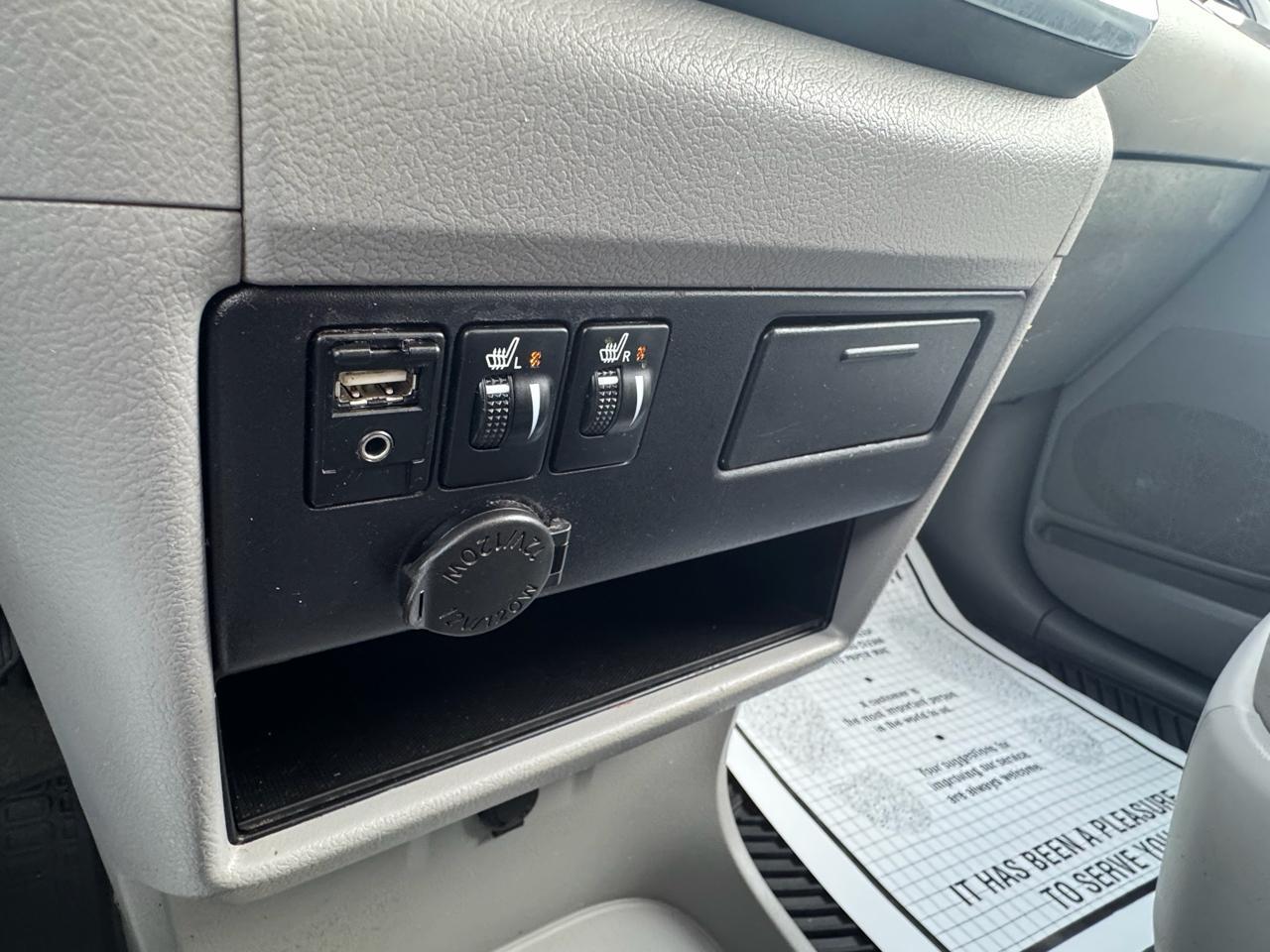 Toyota Sienna 5dr 7-Pass Van XLE Premium AWD (Natl) 2015