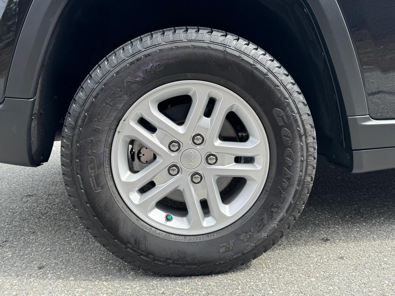 Jeep Grand Cherokee Laredo 4x4 2023