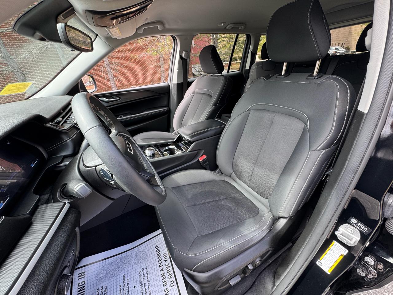 Jeep Grand Cherokee Laredo 4x4 2023